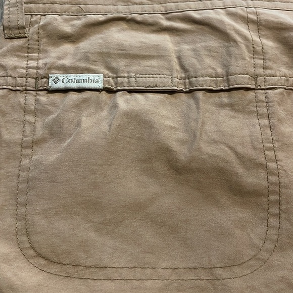 COLUMBIA LIGHTWEIGHT KHAKI SHORTS (M) - Picture 7 of 7